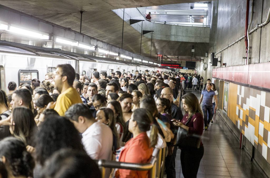 Metrô de SP é condenado a indenizar passageiro assaltado em estação